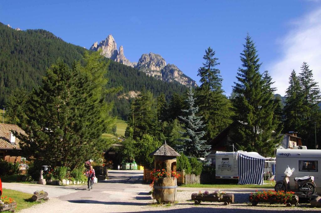 Camping Catinaccio Rosengarten ปอซซาดิฟัซซา ภายนอก รูปภาพ